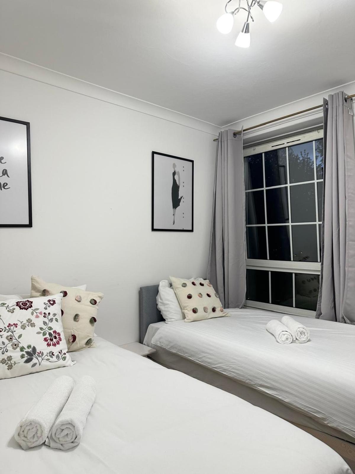 Budget Grey House Londen Buitenkant foto